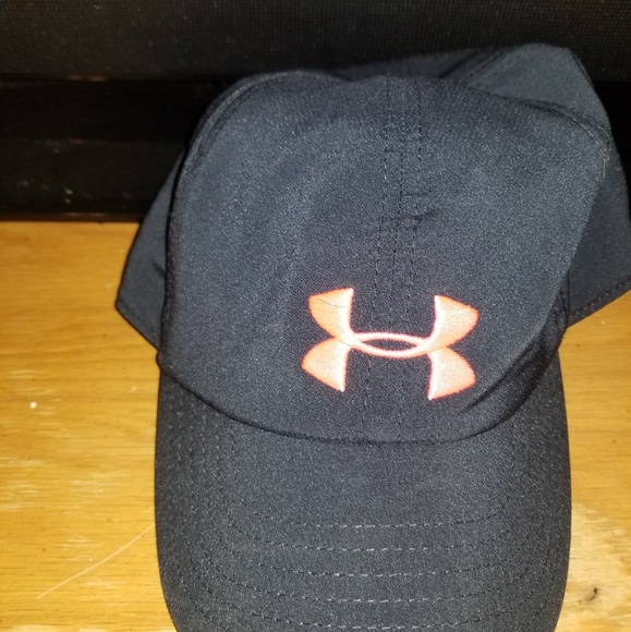 WOMENS Under armour black/pink hat - Picture 3 of 3
